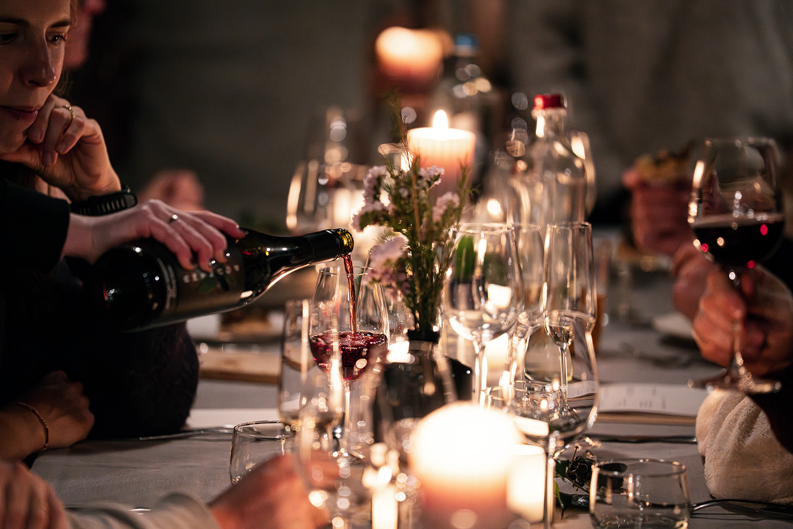 glazen wijn op tafel bij Alix in Gent