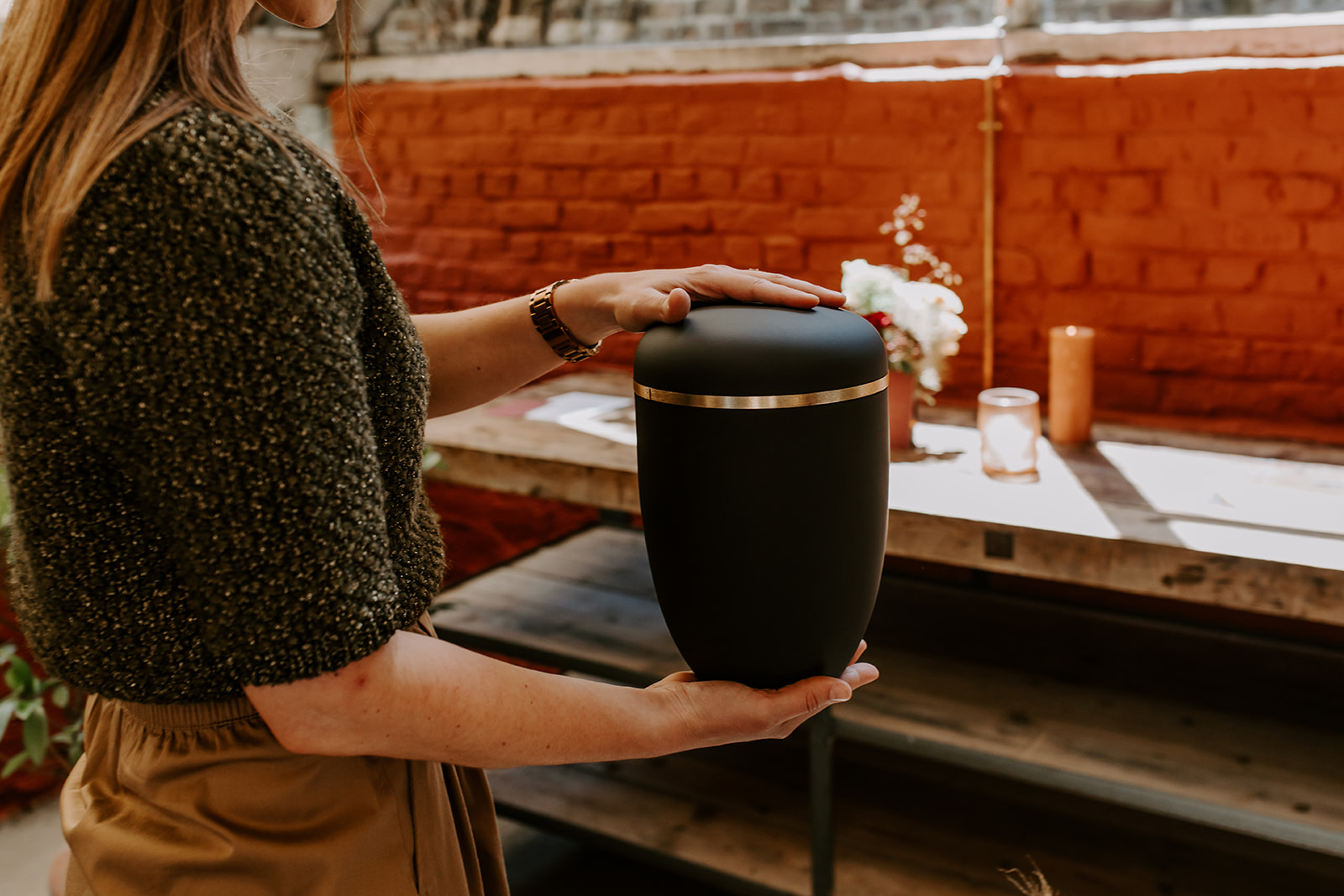 Een urne tijdens een afscheid in de serre van Alix