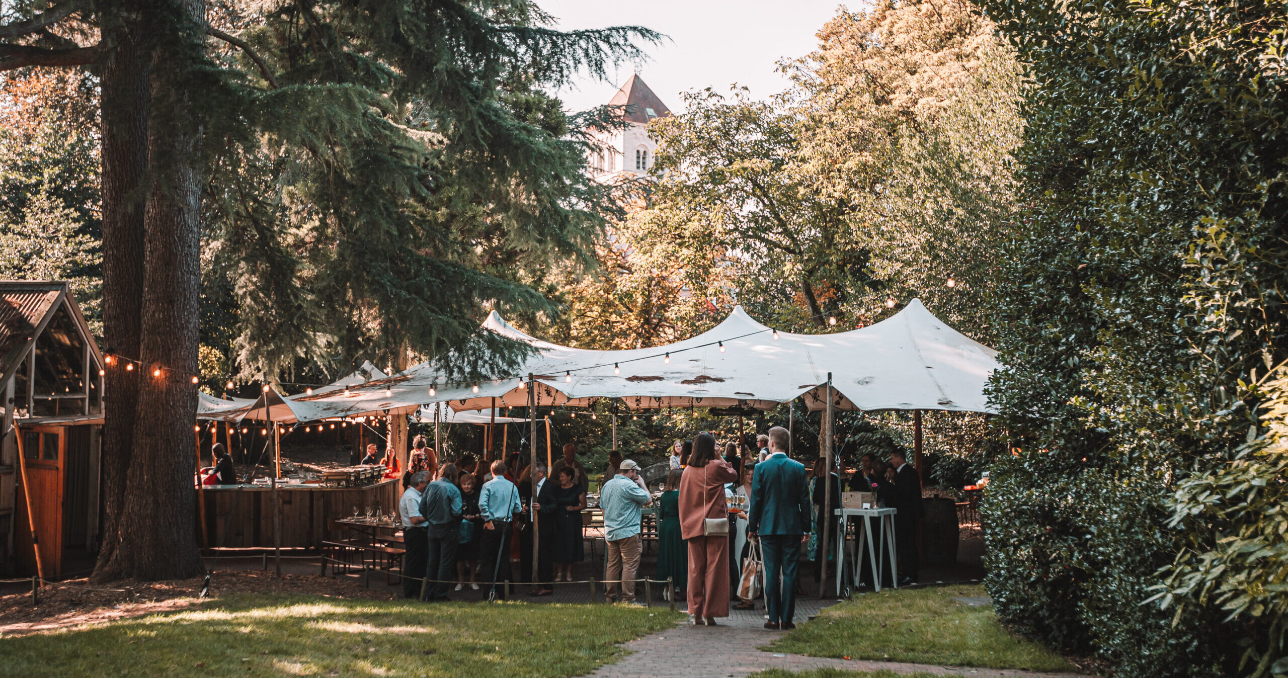 Familiefeest in de zonnige tuin van Alix in Gent