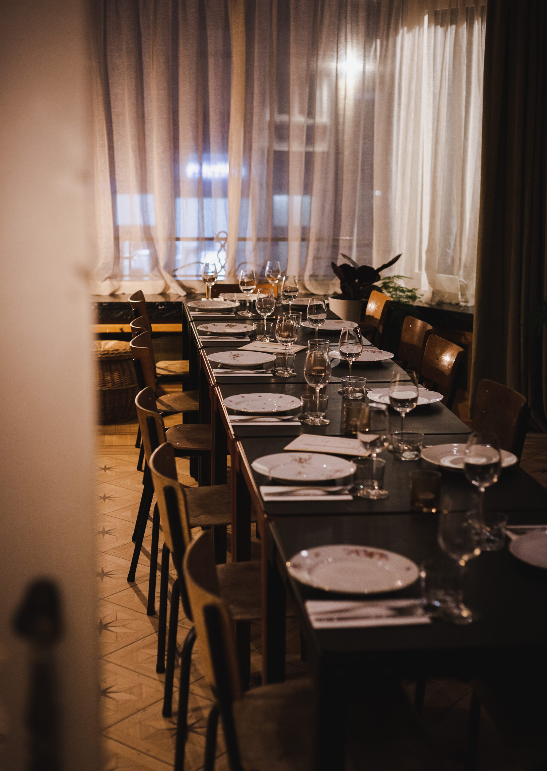 Mooi gedekte tafel in het herenhuis bij Alix