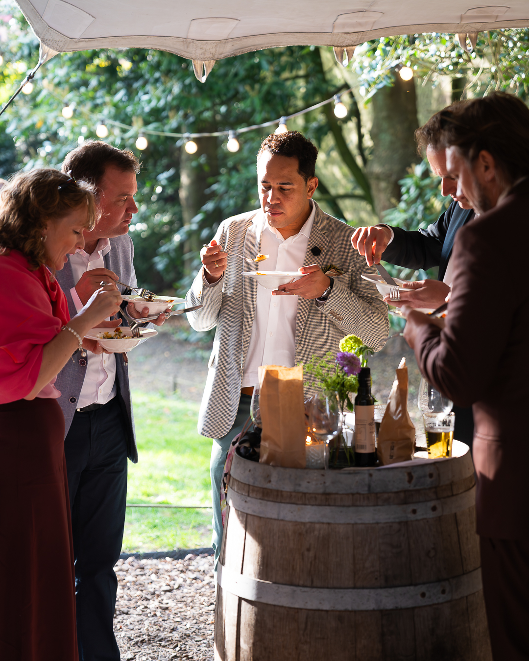 Receptie van een bedrijf in de tuin van Alix