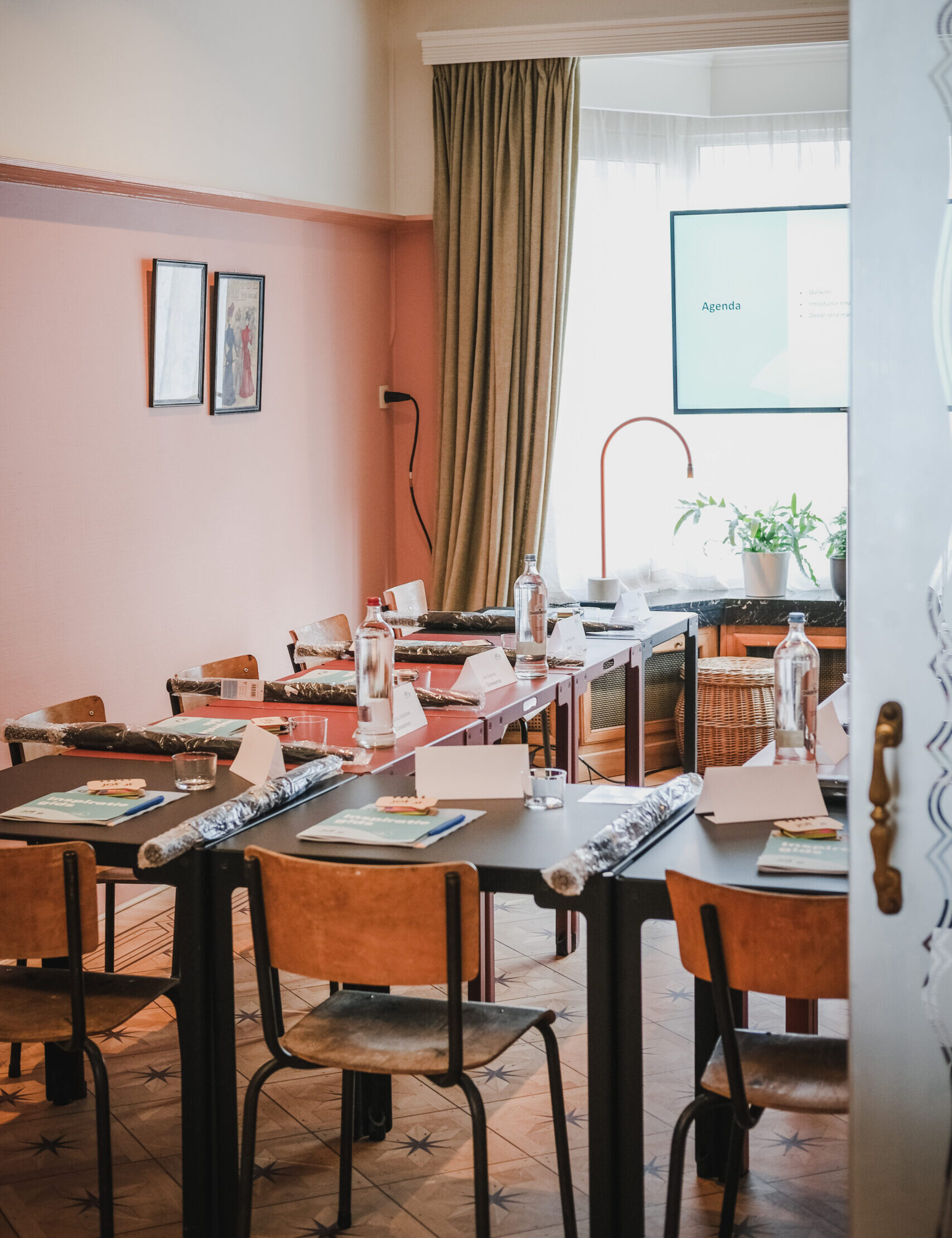 Vergaderen in de salon van Alix in Gent